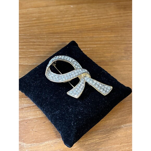 Fabulous Crystal Rhinestone Gold Tone Ribbon Loop Brooch Vintage 2 “ - Picture 6 of 7